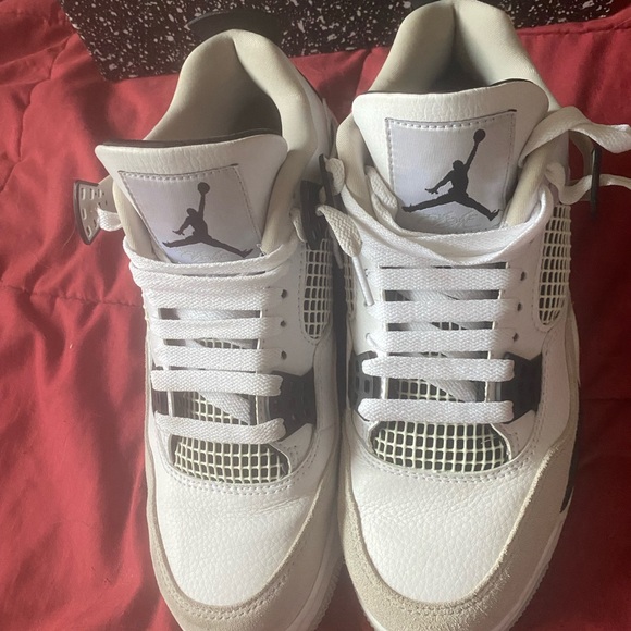 Excellent used air Jordan retro 4. Sz 9.